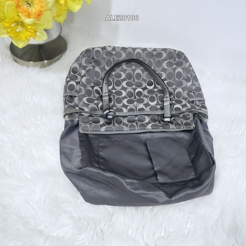 Coach Gallery East West tote bag with signature monogram print in gray and silve - Picture 9 of 16